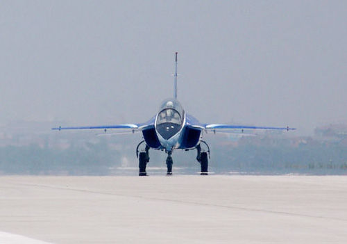 中國新一代超音速教練機(jī)獵鷹03號首飛成功[組圖]