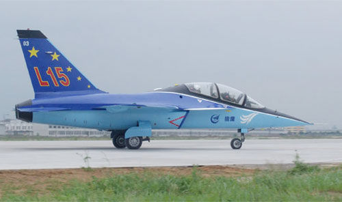 中國新一代超音速教練機(jī)獵鷹03號首飛成功[組圖]
