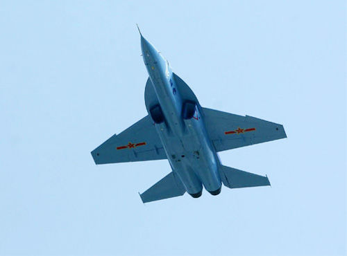 中國新一代超音速教練機(jī)獵鷹03號首飛成功[組圖]