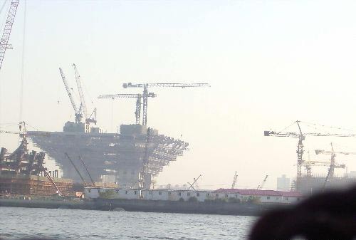 中國2010年上海世博會中國館于2009年1月4日實現(xiàn)主體結(jié)構(gòu)封頂。按計劃，中國館工程項目將于今年9月全部完工，并于當(dāng)月30日交付布展。