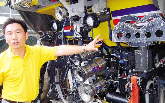 3500米海底輕松取樣水下機器人廣州亮相